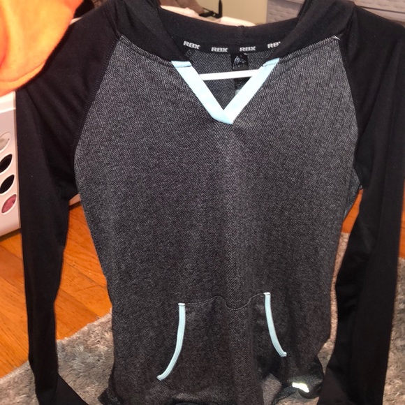 Workout pullover - Picture 2 of 2